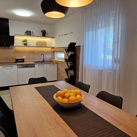 Beautiful Holiday Home "Villa Luka" Kastel Stafilic Exterior photo