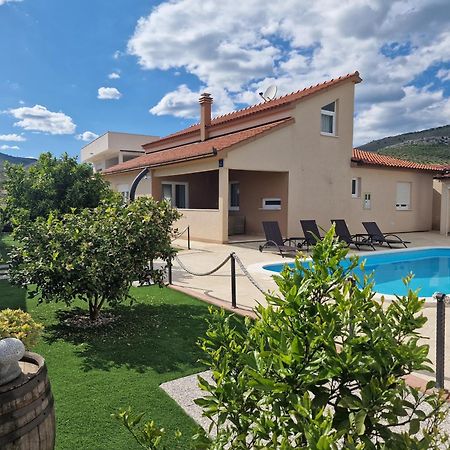 Beautiful Holiday Home "Villa Luka" Kastel Stafilic Exterior photo