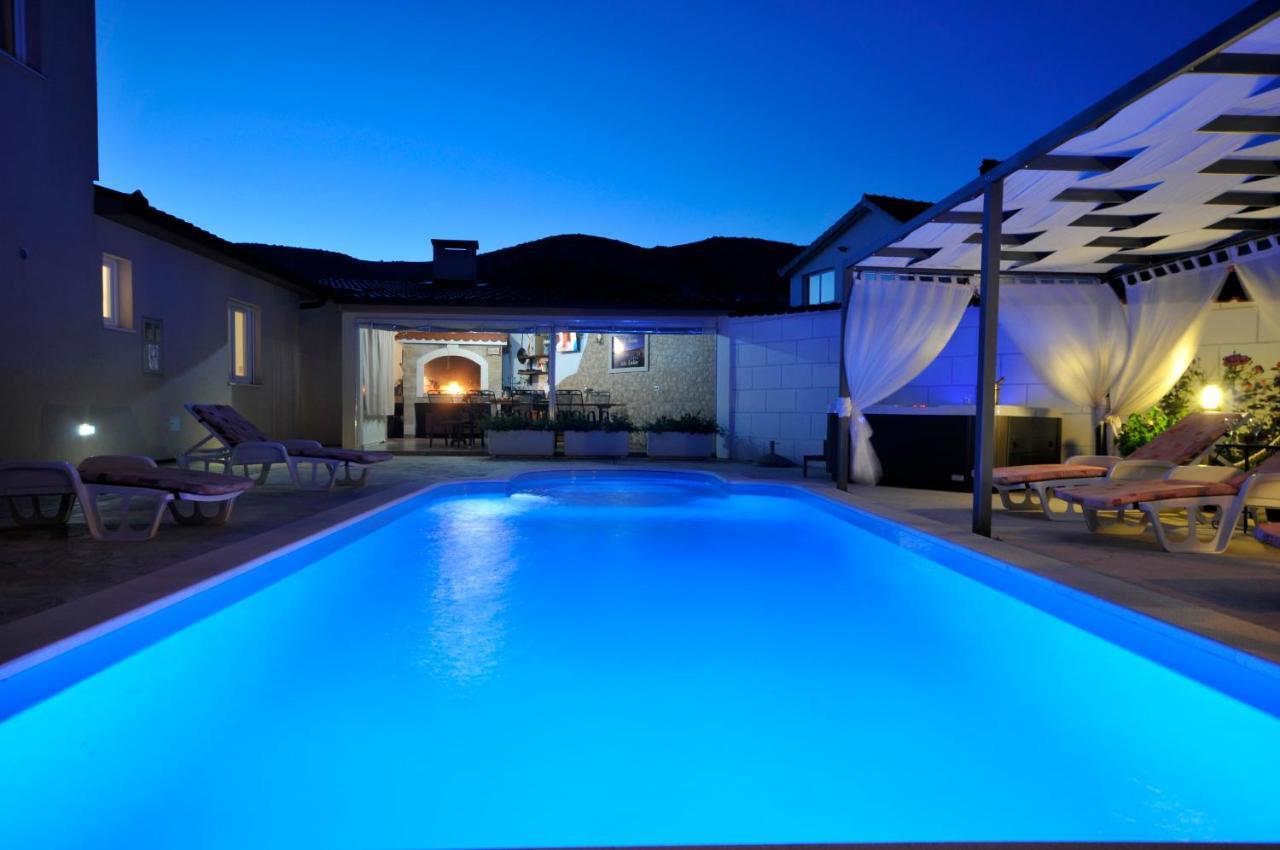 Beautiful Holiday Home "Villa Luka" Kastel Stafilic Exterior photo