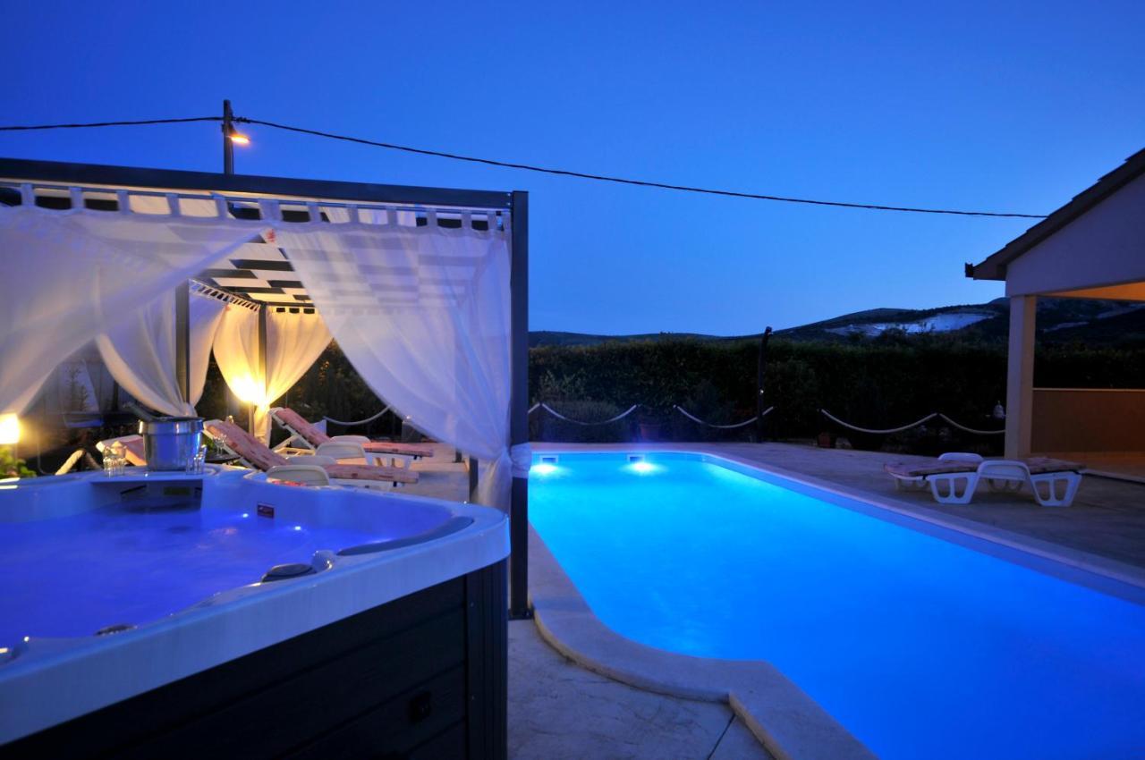 Beautiful Holiday Home "Villa Luka" Kastel Stafilic Exterior photo