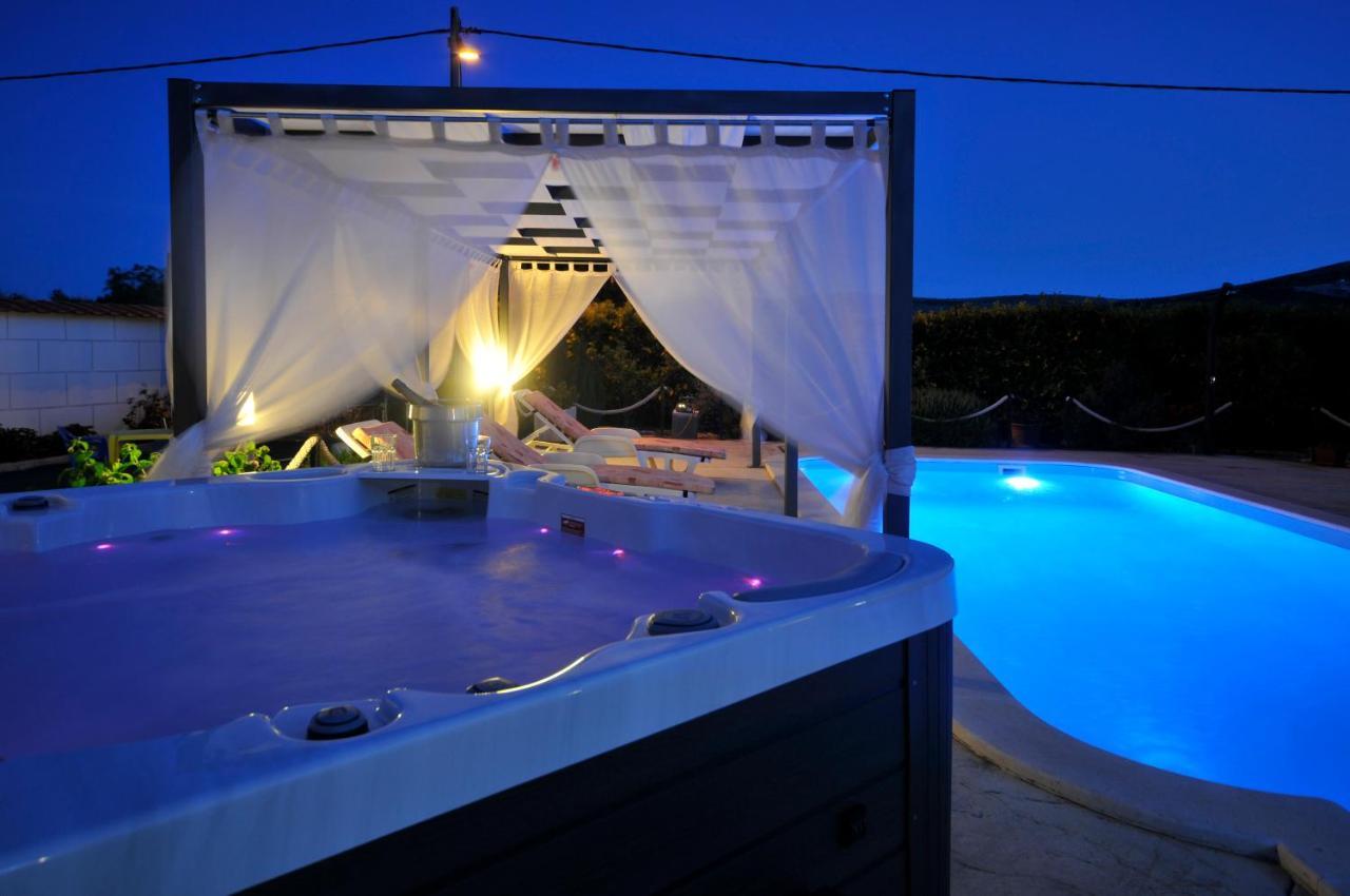 Beautiful Holiday Home "Villa Luka" Kastel Stafilic Exterior photo