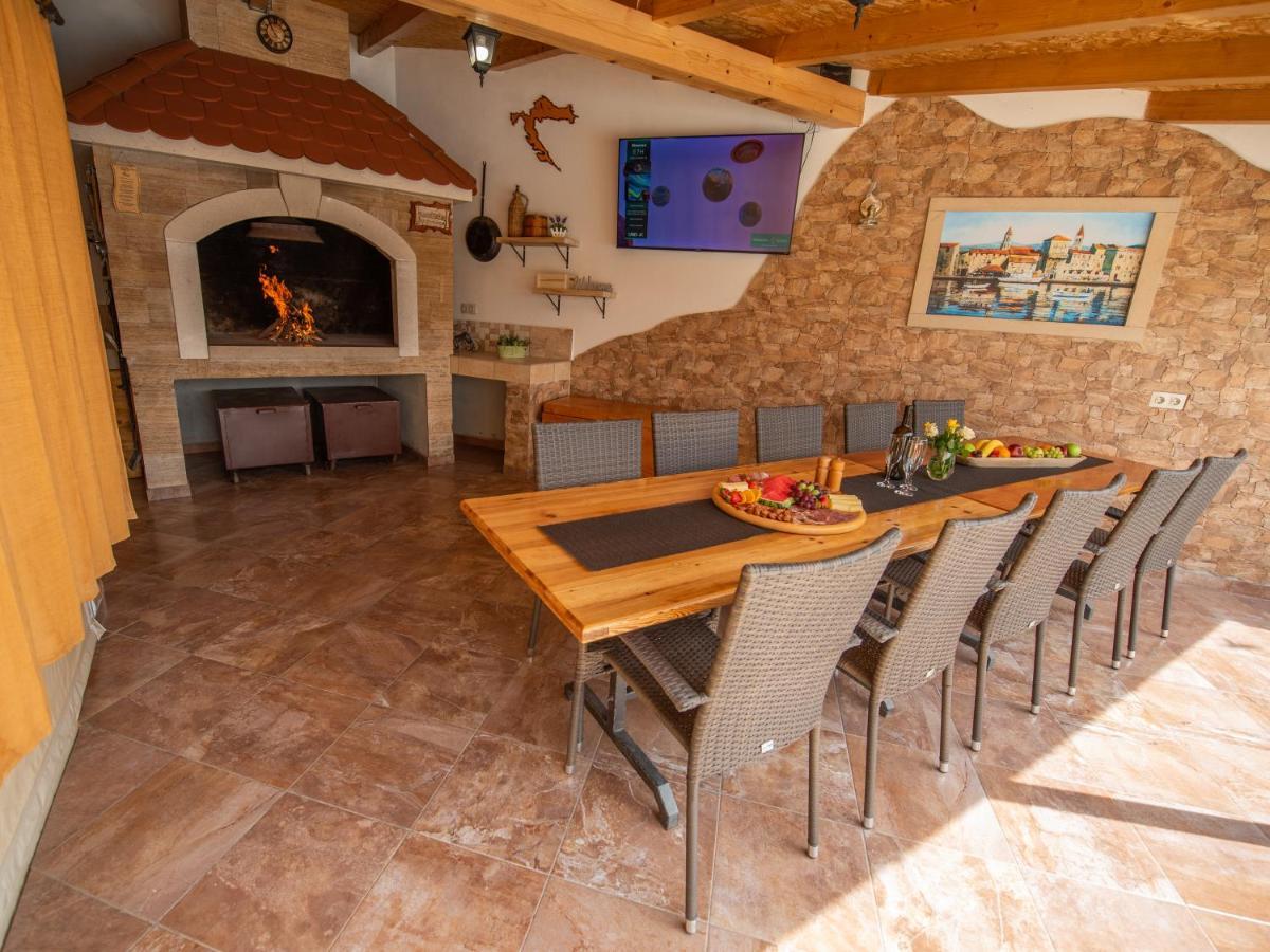 Beautiful Holiday Home "Villa Luka" Kastel Stafilic Exterior photo