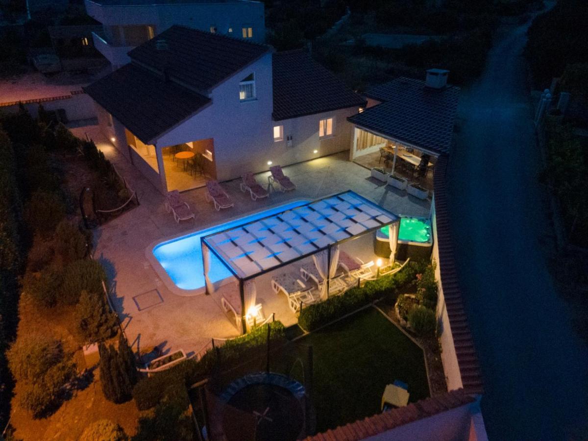 Beautiful Holiday Home "Villa Luka" Kastel Stafilic Exterior photo