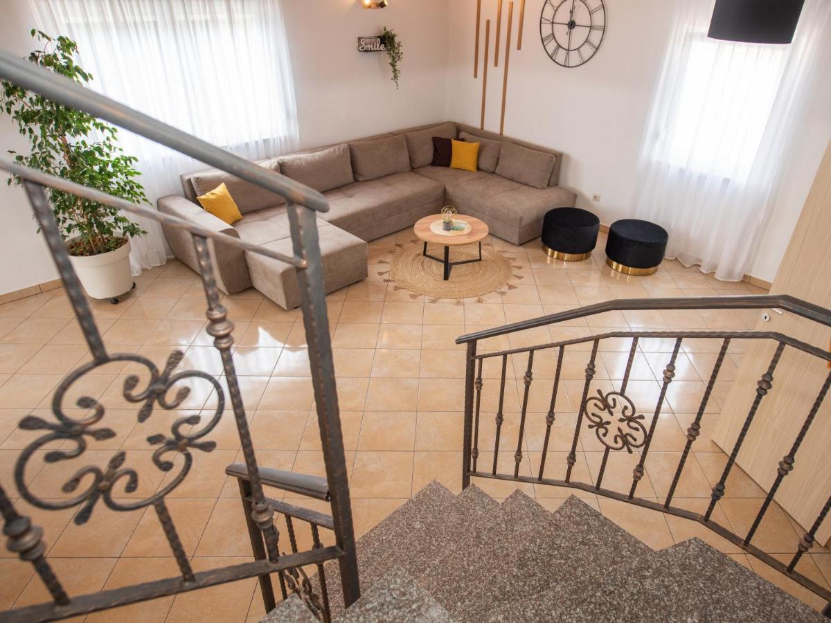 Beautiful Holiday Home "Villa Luka" Kastel Stafilic Exterior photo
